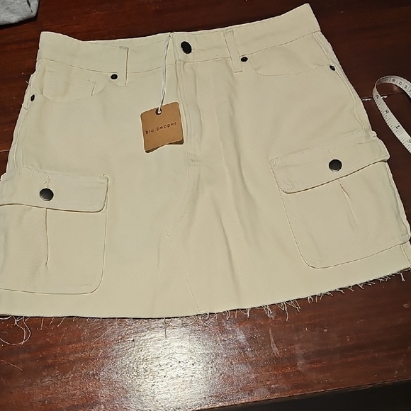 Blu Pepper Dresses & Skirts - Blu Pepper Cream Skirt with Pockets